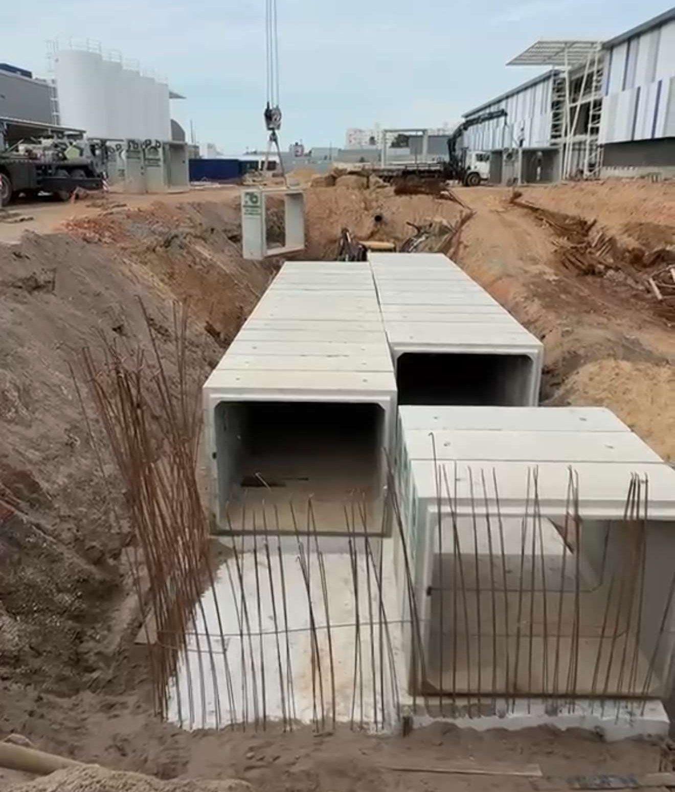 Caixa de retardo com galerias pré-moldadas em obra em Vila Velha
